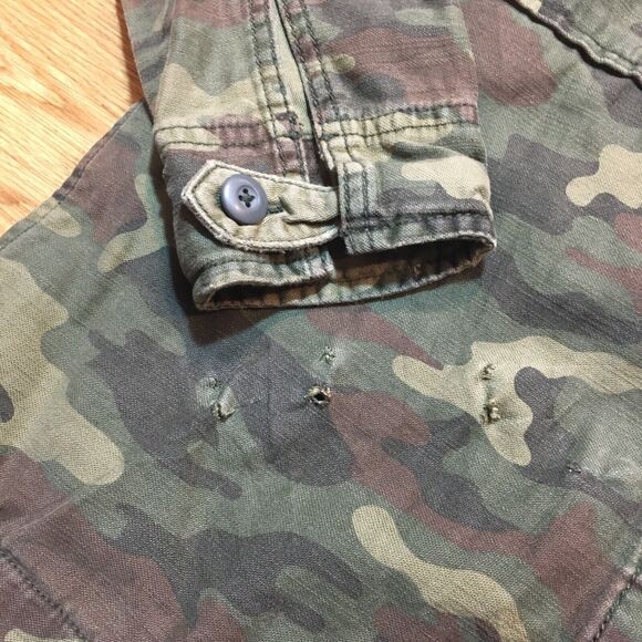 American Eagle Jean Jacket Womens Small Camo Denim Heart Embroidered Cincinnati - Picture 5 of 16